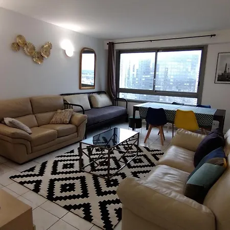 Apartment 3 Bedrooms And Salon, La Defense, 5 Min Walk Metro *