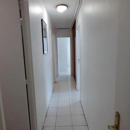 3 Bedrooms And Salon, La Defense, 5 Min Walk Metro * Courbevoie
