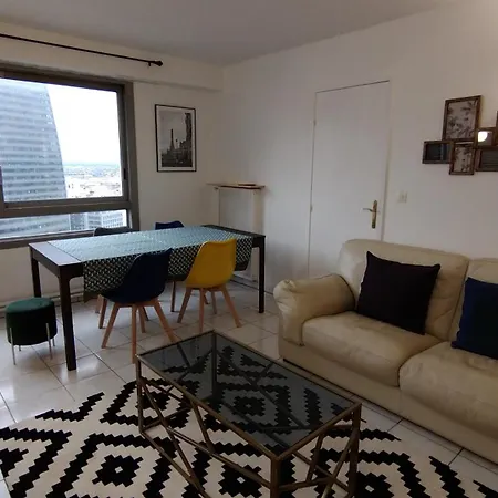 Apartment 3 Bedrooms And Salon, La Defense, 5 Min Walk Metro *