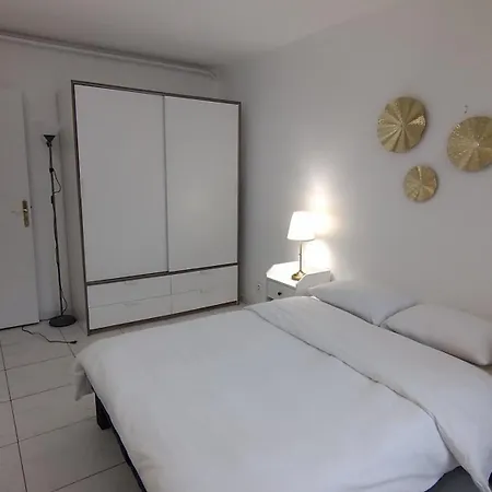 3 Bedrooms And Salon, La Defense, 5 Min Walk Metro