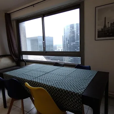 Apartment 3 Bedrooms And Salon, La Defense, 5 Min Walk Metro Courbevoie