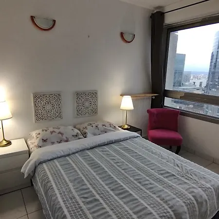 3 Bedrooms And Salon, La Defense, 5 Min Walk Metro *