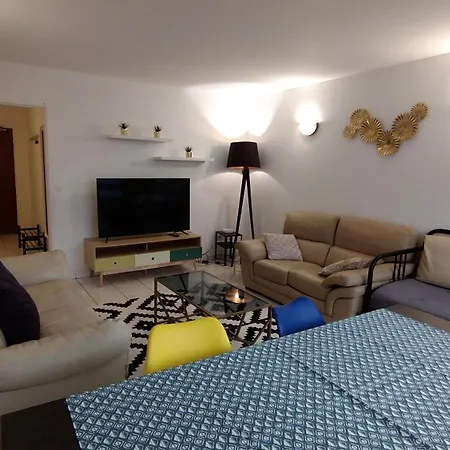 3 Bedrooms And Salon, La Defense, 5 Min Walk Metro