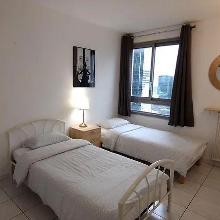 Apartment 3 Bedrooms And Salon, La Defense, 5 Min Walk Metro Courbevoie