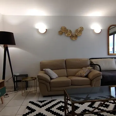 3 Bedrooms And Salon, La Defense, 5 Min Walk Metro * Courbevoie