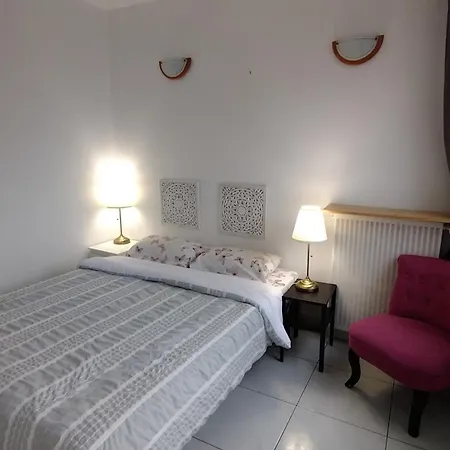 3 Bedrooms And Salon, La Defense, 5 Min Walk Metro