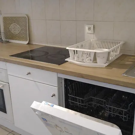 Apartment 3 Bedrooms And Salon, La Defense, 5 Min Walk Metro Courbevoie