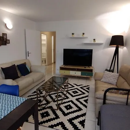 3 Bedrooms And Salon, La Defense, 5 Min Walk Metro Courbevoie
