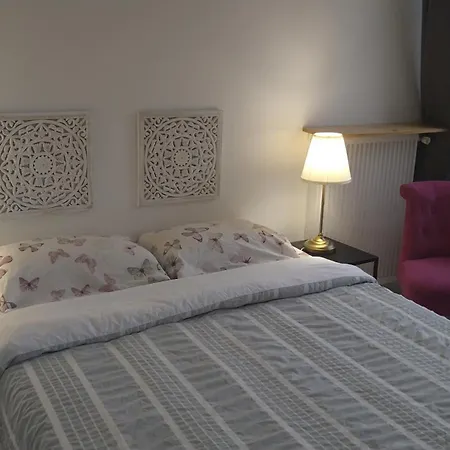 3 Bedrooms And Salon, La Defense, 5 Min Walk Metro